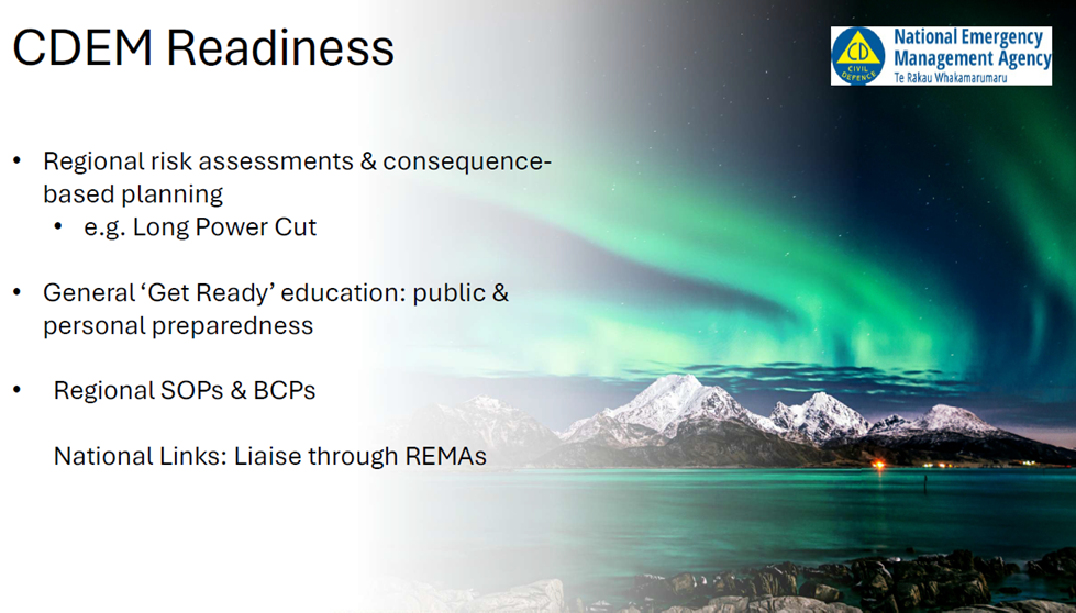 A green northern lights over a body of water

AI-generated content may be incorrect.